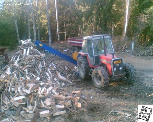 mf675 ja klapituiko
kuvaa uudesta pilkekoneesta. tuikossa lisävarusteena saatava 4m pitkä ja 450mm leveä kuljetin. www.klapi-tuiko.fi
Avainsanat: mf 675 klapituiko