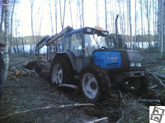 Keväinen koivikko järvenrannassa yllätti
melkeen tuli yli, sitten pakkia ja sillon putos kärri syvälle... 
