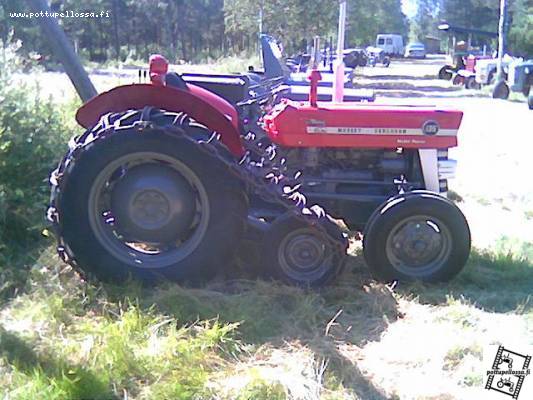 massey ferguson 135 + puoli telat
massikassa oli oikee suo alusta! ei muuta ku nostajan eteen ja saralle...
Avainsanat: massey ferguson 135