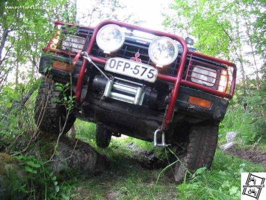 peltotieltä
lipes vähän tieltä sivuun :) on tota voimaa niin riskisti.
Avainsanat: mitsu l200 offi off road