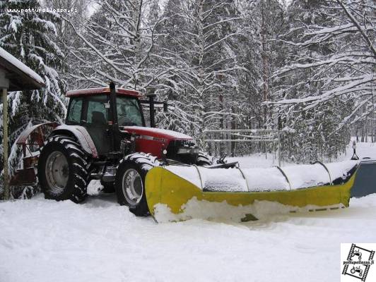 case talvivarusteilla
talviteitä oltu auraamassa.... hiekotin tavallisesti perässä
Avainsanat: case mxm 155