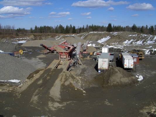 Ruduksen murskaamo
Syöttämässä Cat 988G ja altakannossa 980H. Mitään sen kummempia tietoja ei murskista oo, kuhan kävin vain kuvan ottamassa.
