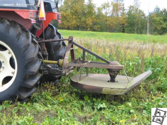 Zetor ja Mo-Sa murskain
Kyllä lähtee...
Avainsanat: Zetor Mo-Sa murskain