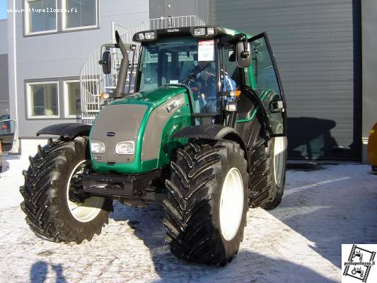 Valtra N141
Seinäjoen Valtran koeajopäiviltä.
Avainsanat: Valtra N