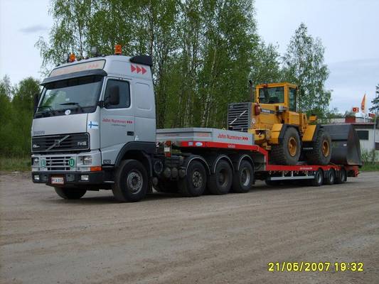 J Nurmisen Volvo FH16 
J Nurmisen Volvo FH16 lavettiyhdistelmä.
Avainsanat: Nurminen Volvo FH16