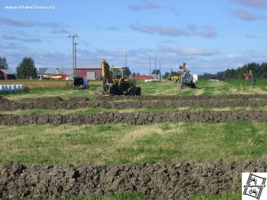 Fendt, Ukko-Mara (Ford7700), Vammas Major
Säätäjä ja täydennystä
