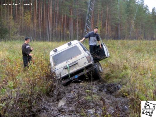 Toyota HJ60 Turbo...
Oli pikkasen pehmiää...
Avainsanat: toyota