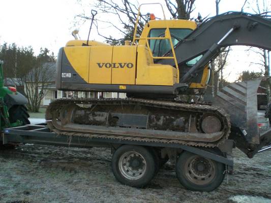 Volvo ec140 lavetilla veturina Jd 6830
