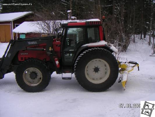 valtra 8400+polanneterä
Avainsanat: polanneterä