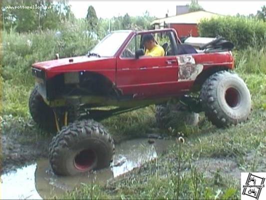 joustoja
Golf cabriolet 4x4 V8 5.7  nelipyöräohjattu
Avainsanat: offroad