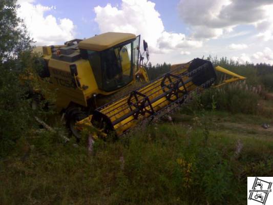 New holland TC54
PeltiRumpu petti alta
