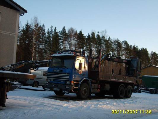 PV-Putkituksen Scania 113
PV-Putkituksen Scania 113 kuorma-auto. Autossa on lisävarusteena nosturi. Kuljettavat tällä autolla putkia työmailleen.
Avainsanat: PV-Putkitus Scania 113