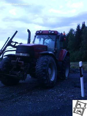 Paikallisen urakoitsian maxxummi
Bongasin tien varresta. 
Avainsanat: case ih