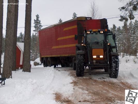 Valtra 8450 + peräpurku kärry
Valtra 8450+ ismen 180b .Kärry 65 mottinen peräpurku kärry .
Avainsanat: valtra