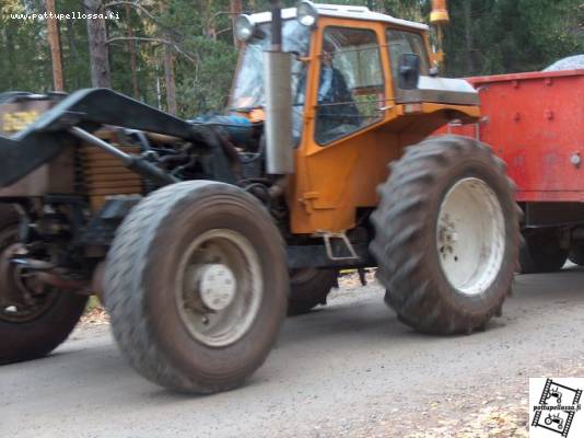 Valmet 1203 ???
Mäkivetokisoissa otettu kuva. Vallu 1203 luultavasti 
Avainsanat: vallu