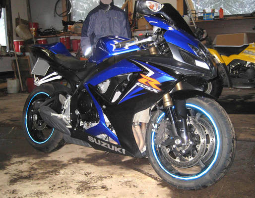 Suzuki GSX-R
Kesän kulkine
Avainsanat: Suzuki gsx-r