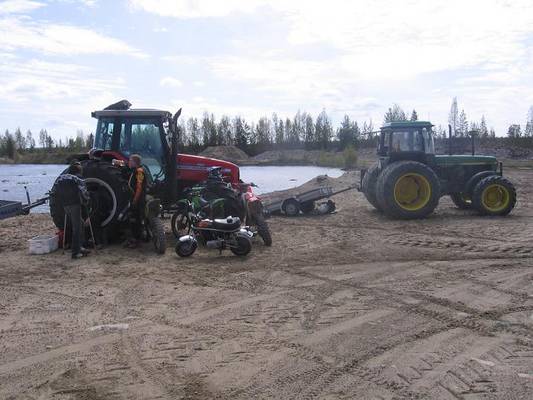 Taukoa ja siirto kalustoa
massikka 6265 ja jontikka 3050 ja urakka kärryt ja sitte on honda ja kawa ja husse ja pv
Avainsanat: kawa husse honda pv jontikka 3050 massikka 6265