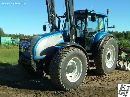 valtra t190
komia peli. 650x42 takarenkaat
Avainsanat: valtra t190