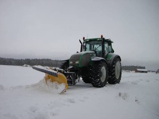 aurauskalustoa
t 160 ja rote
Avainsanat: valtra t160 rote