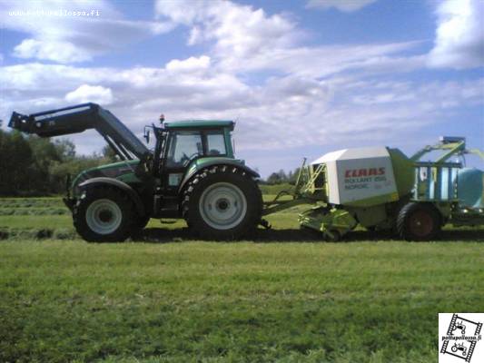 T190cr ja Claasi
Avainsanat: t valtra t190 claas uniwrap