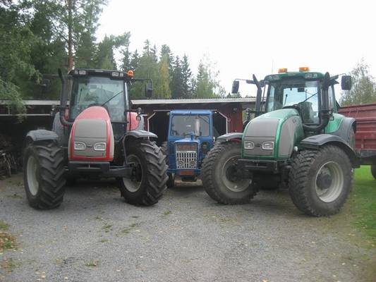 T130 ja T160 on jättäny Foortin puristuksiin..
Kyllä Foortilla aina pois pääsis.
Avainsanat: FORD3000 T130 T160