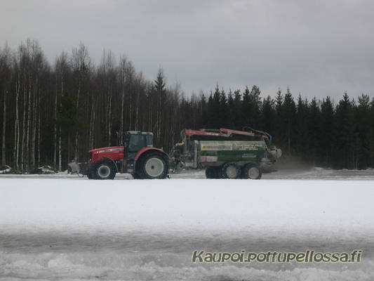 Teräskuonan levitystä
MF 7485, Amazone ja Patu 915
Avainsanat: Massey Ferguson