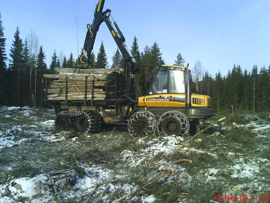 Elk
Meijän elkki ajettu ny noin 2400h.
Avainsanat: ponsse elk