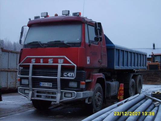Maanrakennus Tourusen Sisu SM340 
Maanrakennus Tourunen Oy:n Sisu SM340 vaihtolava-auto.
Avainsanat: Tourunen Sisu SM340