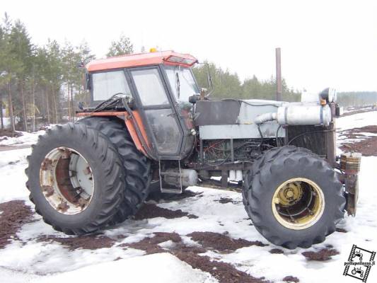 Zetor 12045 mallia rento
Kuva vimpelistä. Kuorma-auton koneella ja lyhennetyllä kopilla. Ojajyrsimen edessä ollut.
