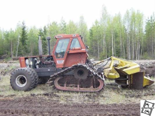 Fiat 1580DT teloilla
Kuvia tästä jo täällä on, mutta laitetaan 1 lisää. Kuva vimpelistä.
