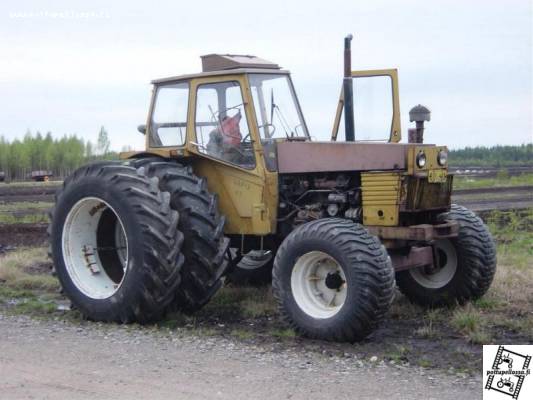 Valmet 702S mallia vapo
Renkaat takana 18-4R38. Kuva kyyjärveltä.
