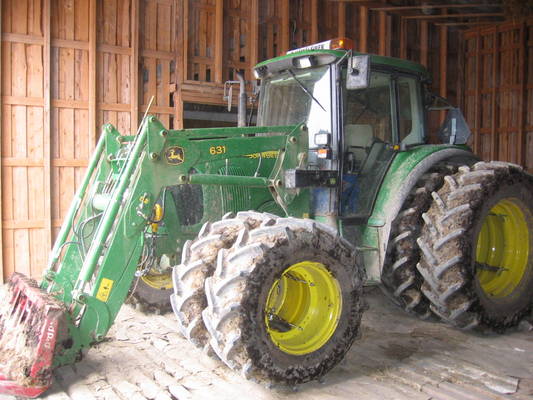 John Deere 6320
Pikku deere hallissa. 
Avainsanat: 6320 john deere