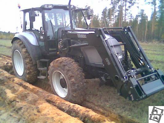 valtra xm 150
kyntämässä
Avainsanat: multakuski