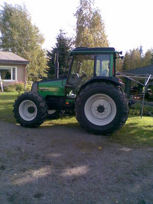 Valtra 700
455 valmetti vaihtu tohon.
Avainsanat: valtra 700