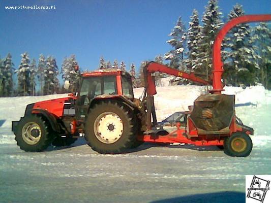 valtra 8550 ja hakkuri
koneet parkissa
Avainsanat: valtra 8550