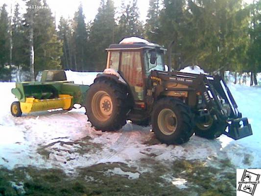 valtra 900, isma ja john deere paalain
talvi hommia parraimmillaan eli heinän paalausta!
Avainsanat: valtra 900