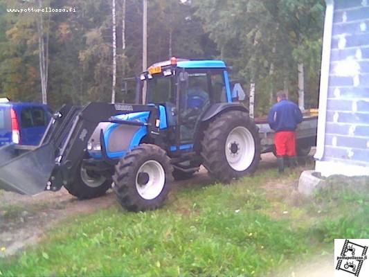 Valtra a95+tuhti
Valtra tuomassa tuhtia laidan korjaukseen.
Avainsanat: valtra a95