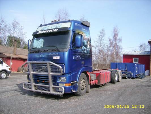 A Viian Volvo FH12
A Viian Volvo FH12.
Avainsanat: Viia Volvo FH12