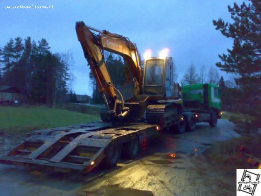 Hitaasti 120 ja F10 lavetin kanssa.
Avainsanat: hitachi volvo