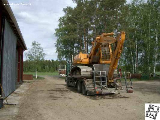 Koneen siirtoa
Hyundai 130 lcm / Volvo 6 
Avainsanat: volvo