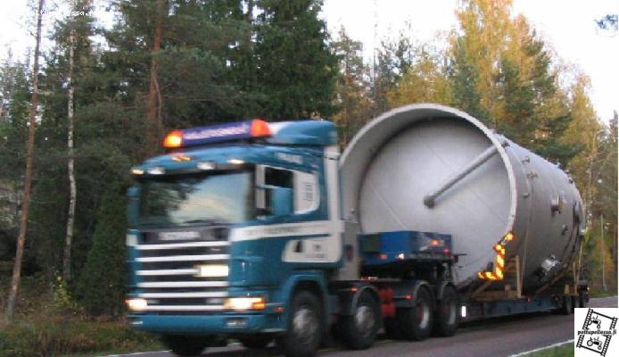 Scania ja tynnyri
Tää säiliö saattoi mennä Woikoskelle.
