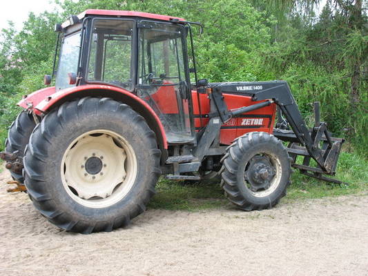 Zetor 8540
Zetor 8540 vanhaa kalustoo
Avainsanat: Zetor 8540