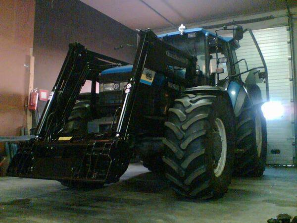 new holland 8360
etukuormaaja uusis maaleis. penkiski käytettiin niin 197hevoosta tapista
Avainsanat: nyyskyä