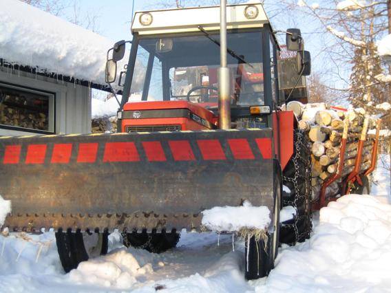 parikymmenvuotias vetreä vanhus..setka 7211
Avainsanat: Zetor 7211