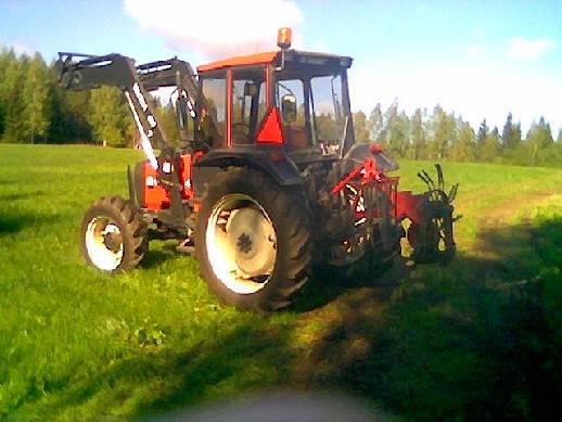 Valmet 455+esko
Valmetti menossa pottupeltoon:D
Avainsanat: valmet 455