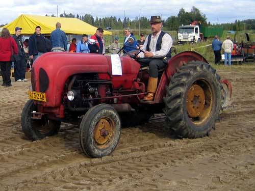 Porsche
Kuvattu Hyvinkäällä "Rauta & Petrooli"-näyttelyssä
