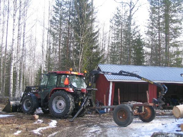 puun siirtelykone
oma tekele metsäkärry(ei todelkaan mikään ykköskärry) ja vetäjä vanhan paljelijan seuraaja.
Avainsanat: case, omatekele,hakki4300