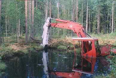 Siellä rh halsualla montussa.en tiedä kuinka kauan toi tuosa oli ennenku joku sen osti kun omistaja ei sitä ylös saanu/ei kiinnostanu.isä ukko sen kävi vetämäsä länkkärillä poies.kone toimi täysin kunhan puhisti.suovesi ei tee korroosiota...
Siinä rh halsualla montussa.en tiedä kuinka kauan toi tuosa oli ennenku joku sen osti kun omistaja ei sitä ylös saanu/ei kiinnostanu.isä ukko sen kävi vetämäsä länkkärillä poies.kone toimi täysin kunhan puhisti.suovesi ei tee vähäisen hapen ansiosta korroosiota...
Avainsanat: Potti