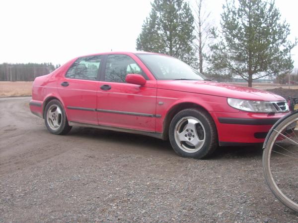 Saab 9-5
Hitto ku ostettiin liian varhain kesäkumit. Löyty myynnis olevat kumit ja uudet 10ripaiset vanteet
Avainsanat: saapas 9-5 saab continental