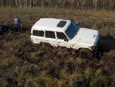 Toyota HJ60 Turbo...
Toinen silmäke...tunti vinssailua...
Avainsanat: toyota